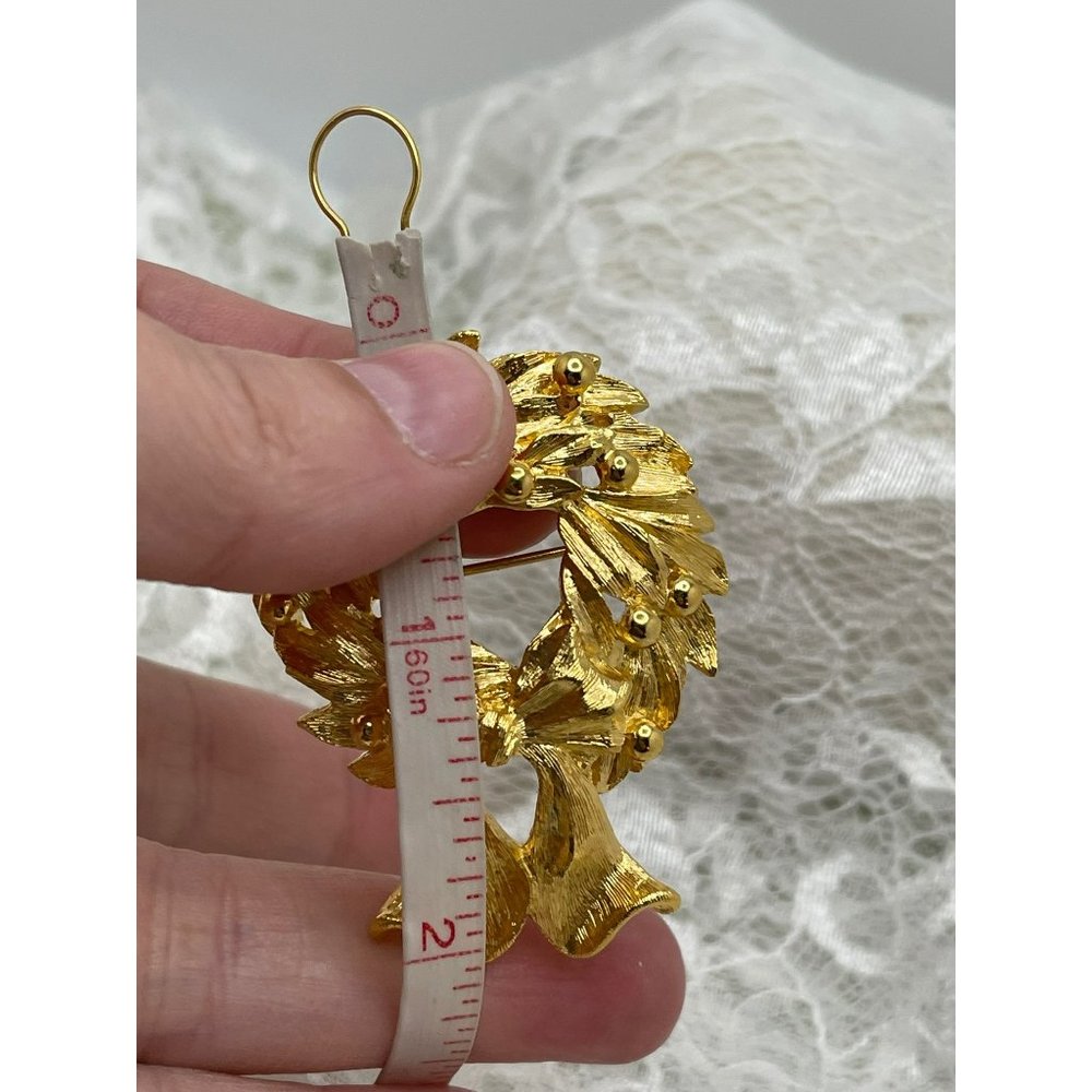Napier Vintage Gold Tone Holiday Wreath Brooch - Picture 9 of 11